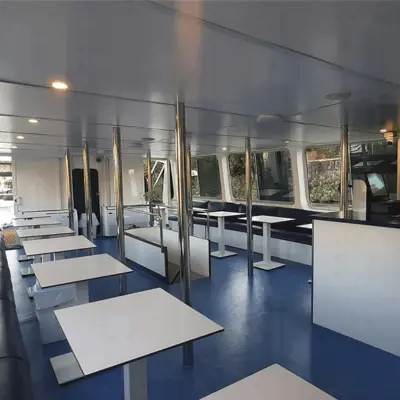 Crucero por el río Guadalquivir para visitras la zona monumental de la ciudad. Descubre las increíbles vistas de Sevilla con este paseo en barco, Puedes disfrutar de diferentes excusriones de varias duraciones que incluyen un aperitivo, comida o cena.