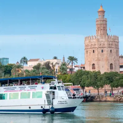 Crucero por el río Guadalquivir para visitras la zona monumental de la ciudad. Descubre las increíbles vistas de Sevilla con este paseo en barco, Puedes disfrutar de diferentes excusriones de varias duraciones que incluyen un aperitivo, comida o cena.